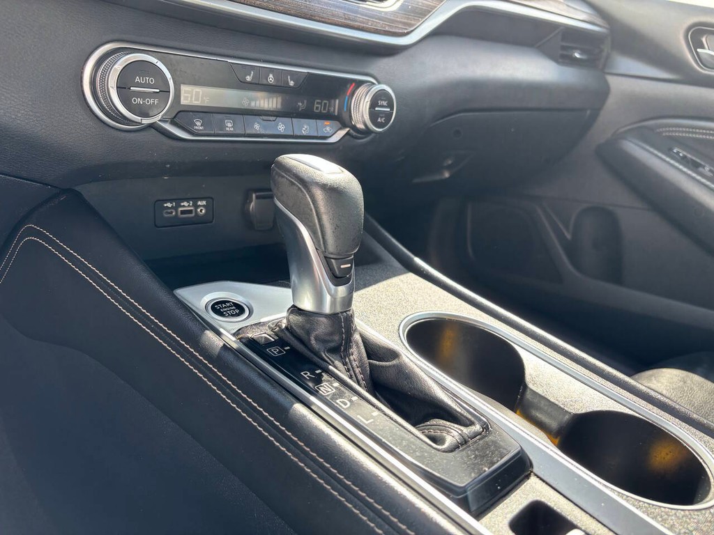 Nissan Altima Vehicle Full-screen Gallery Image 22