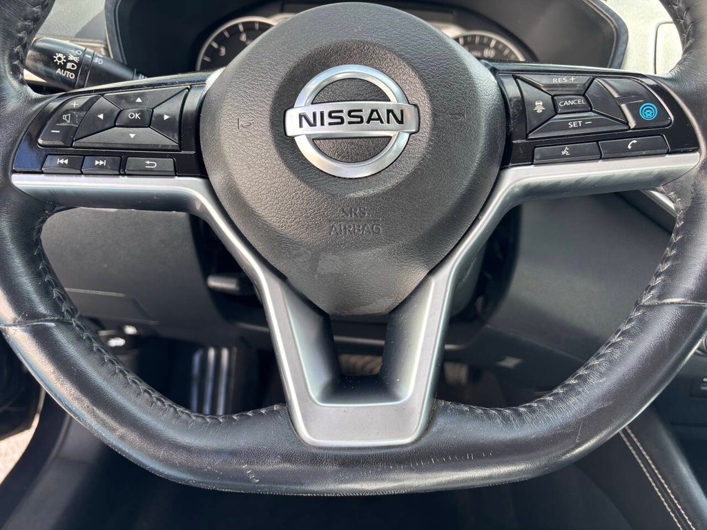 Nissan Altima Vehicle Full-screen Gallery Image 24