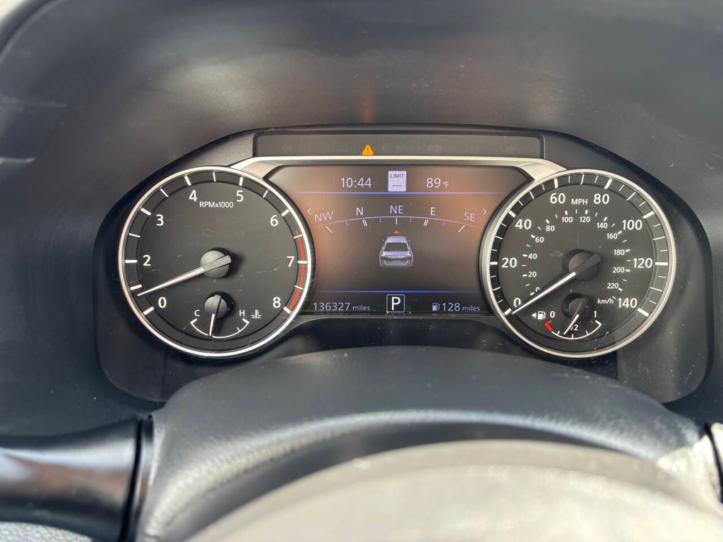 Nissan Altima Vehicle Full-screen Gallery Image 28