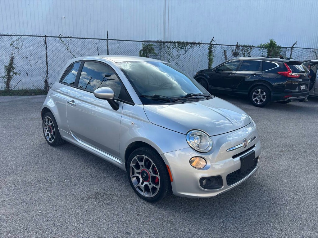 FIAT 500 Vehicle Full-screen Gallery Image 02