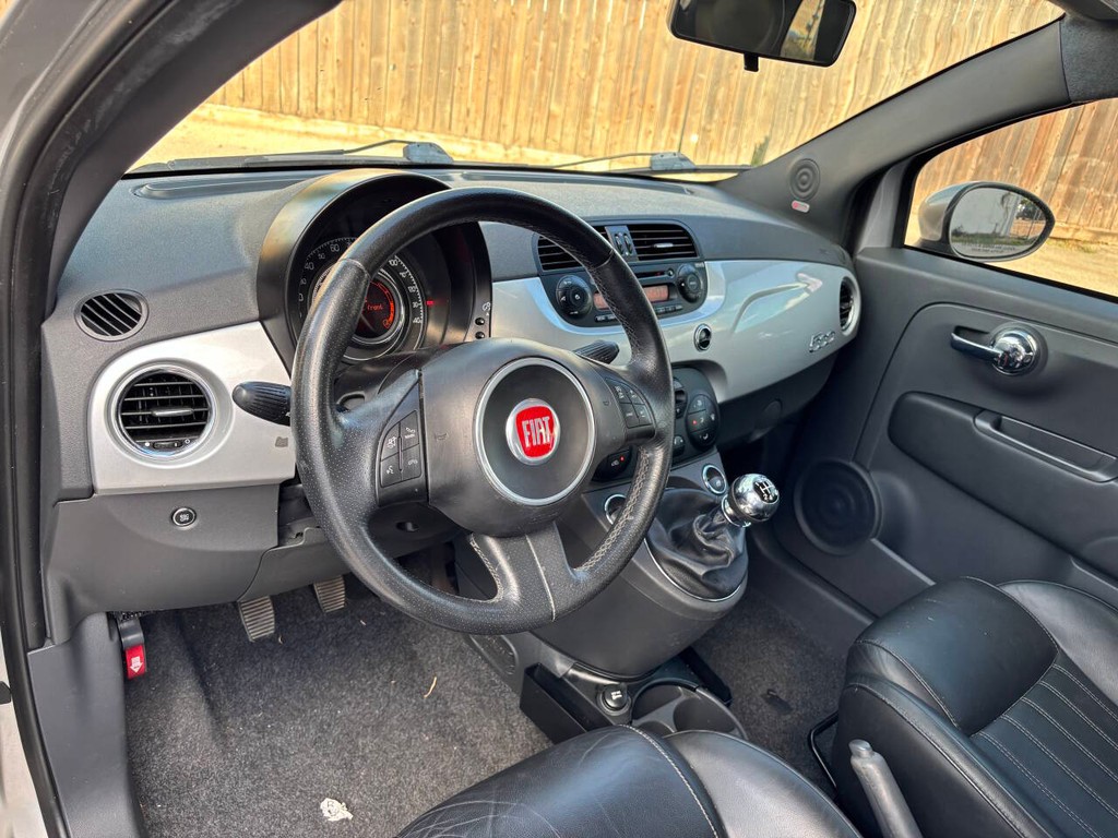 FIAT 500 Vehicle Full-screen Gallery Image 09