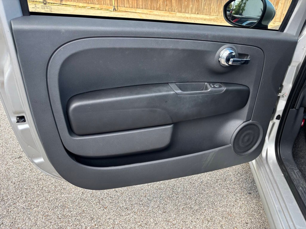 FIAT 500 Vehicle Full-screen Gallery Image 11