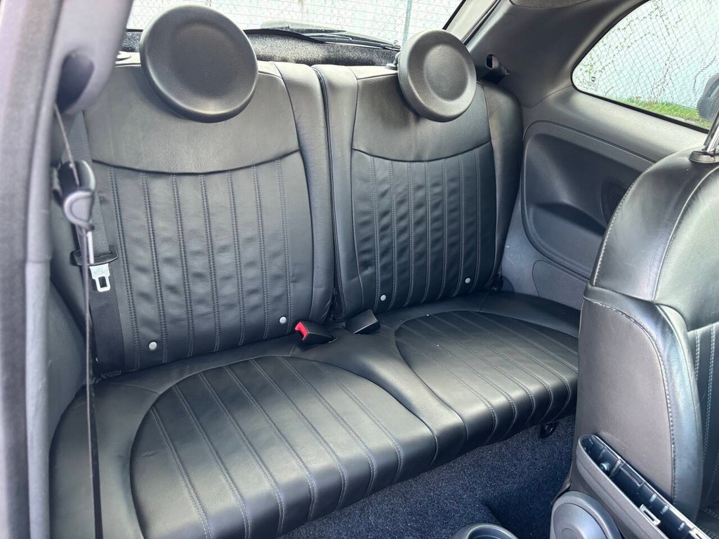 FIAT 500 Vehicle Full-screen Gallery Image 16