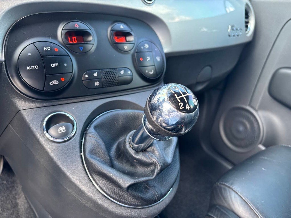FIAT 500 Vehicle Full-screen Gallery Image 20