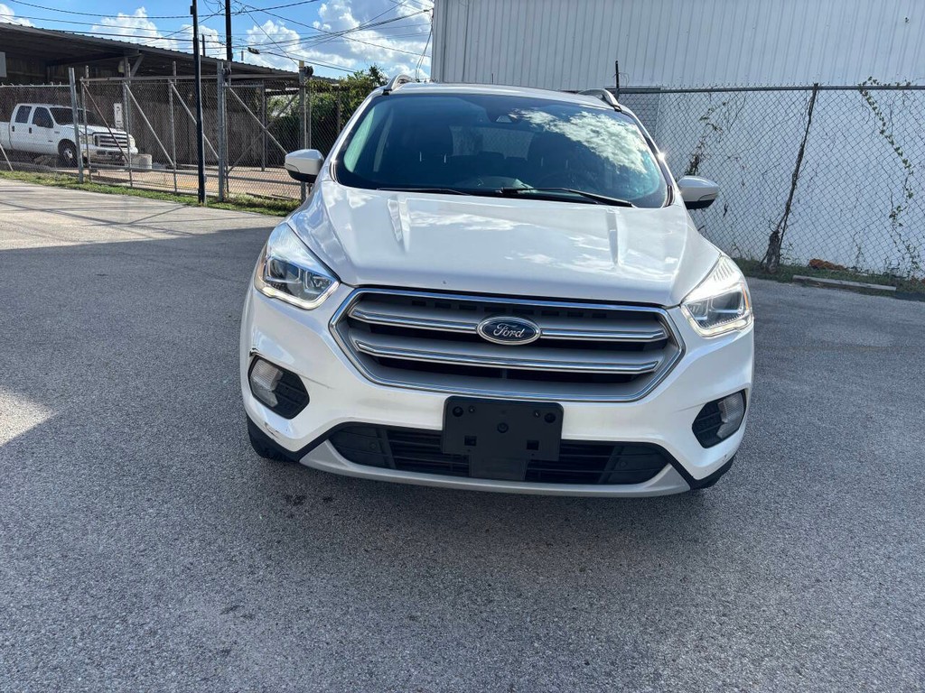 Ford Escape Vehicle Full-screen Gallery Image 03