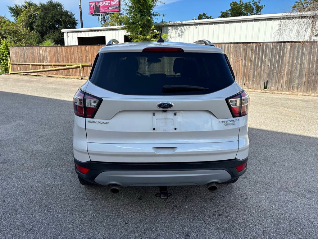 Ford Escape Vehicle Full-screen Gallery Image 06