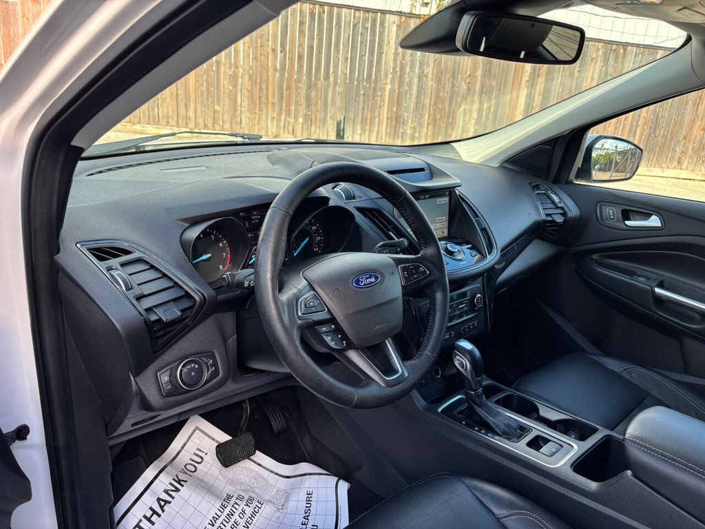 Ford Escape Vehicle Full-screen Gallery Image 08