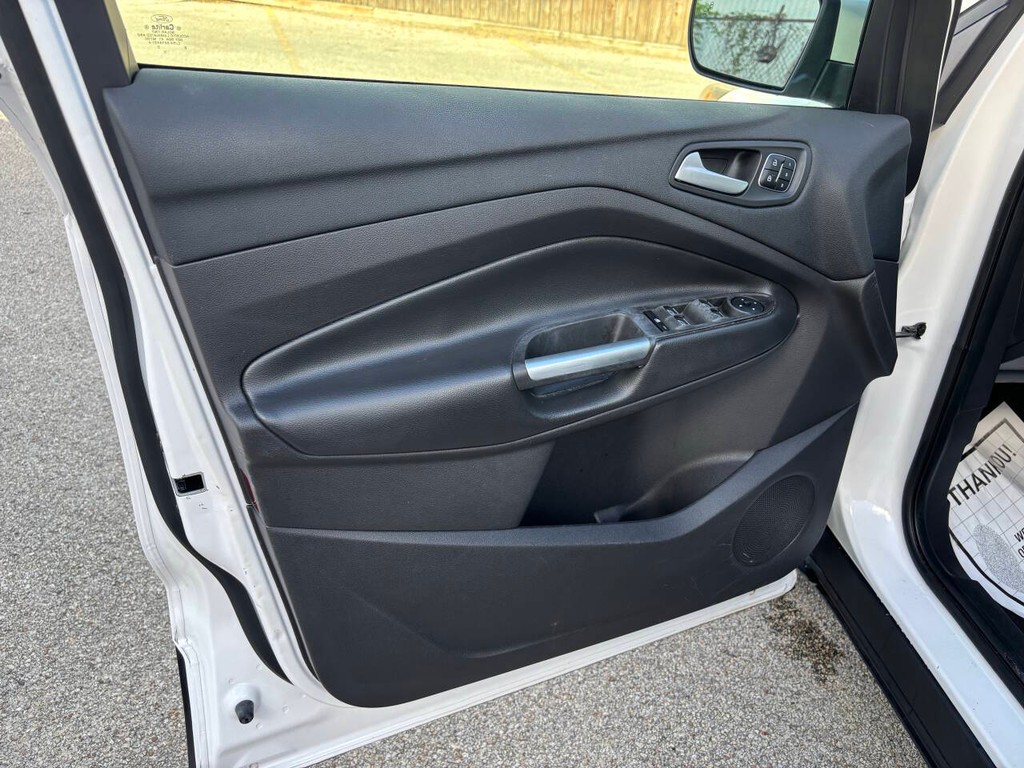 Ford Escape Vehicle Full-screen Gallery Image 10