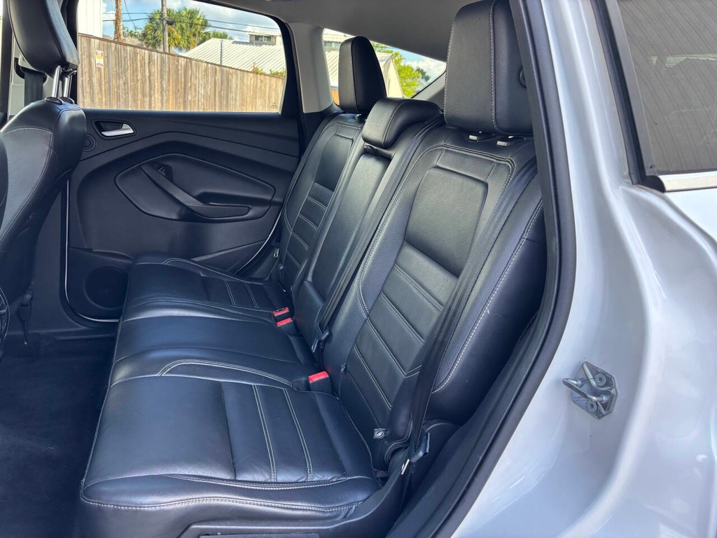 Ford Escape Vehicle Full-screen Gallery Image 14