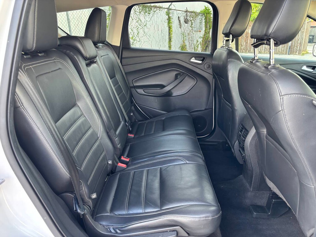 Ford Escape Vehicle Full-screen Gallery Image 16