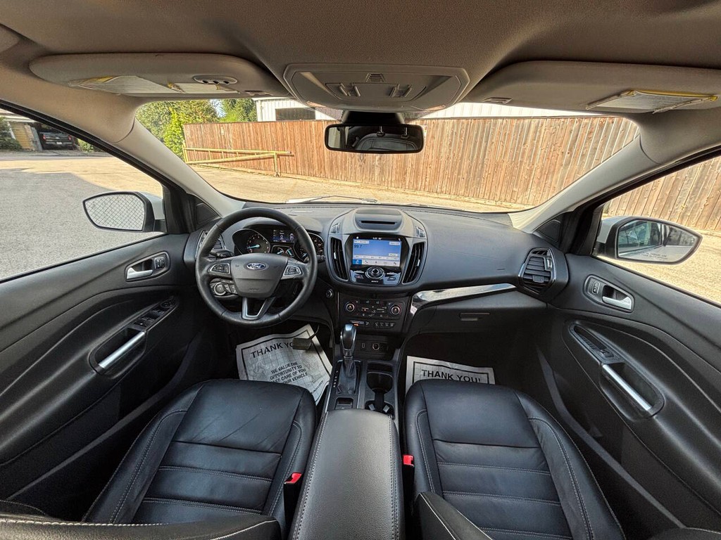 Ford Escape Vehicle Full-screen Gallery Image 18