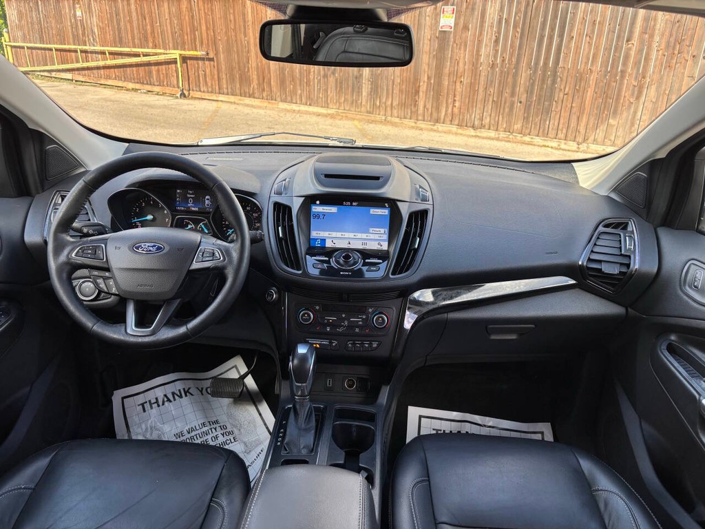 Ford Escape Vehicle Full-screen Gallery Image 19
