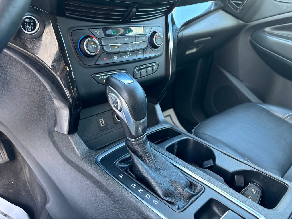 Ford Escape Vehicle Full-screen Gallery Image 22