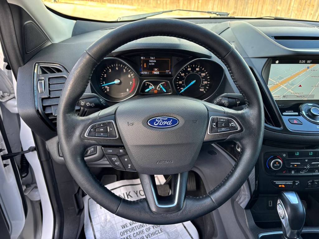 Ford Escape Vehicle Full-screen Gallery Image 23