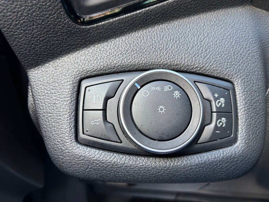 Ford Escape Vehicle Full-screen Gallery Image 25