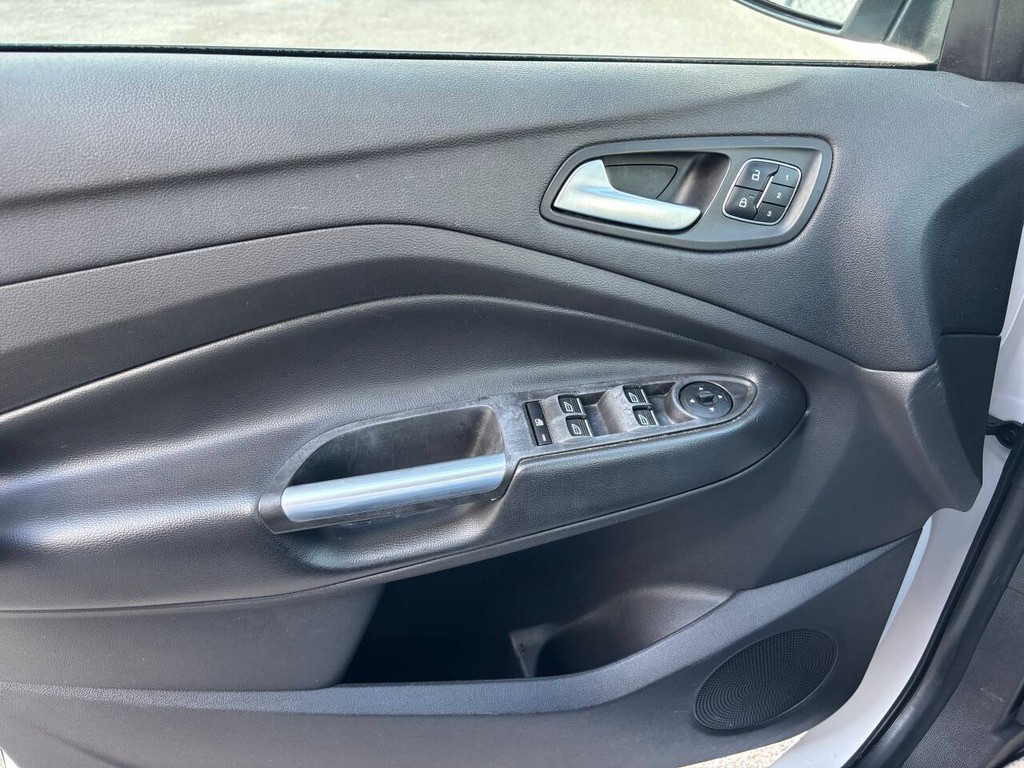 Ford Escape Vehicle Full-screen Gallery Image 26