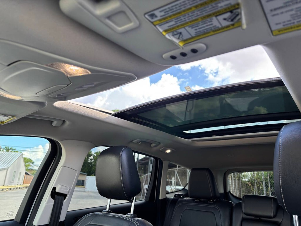 Ford Escape Vehicle Full-screen Gallery Image 27