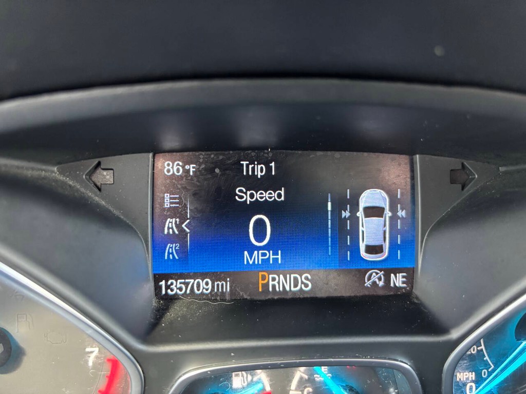 Ford Escape Vehicle Full-screen Gallery Image 29