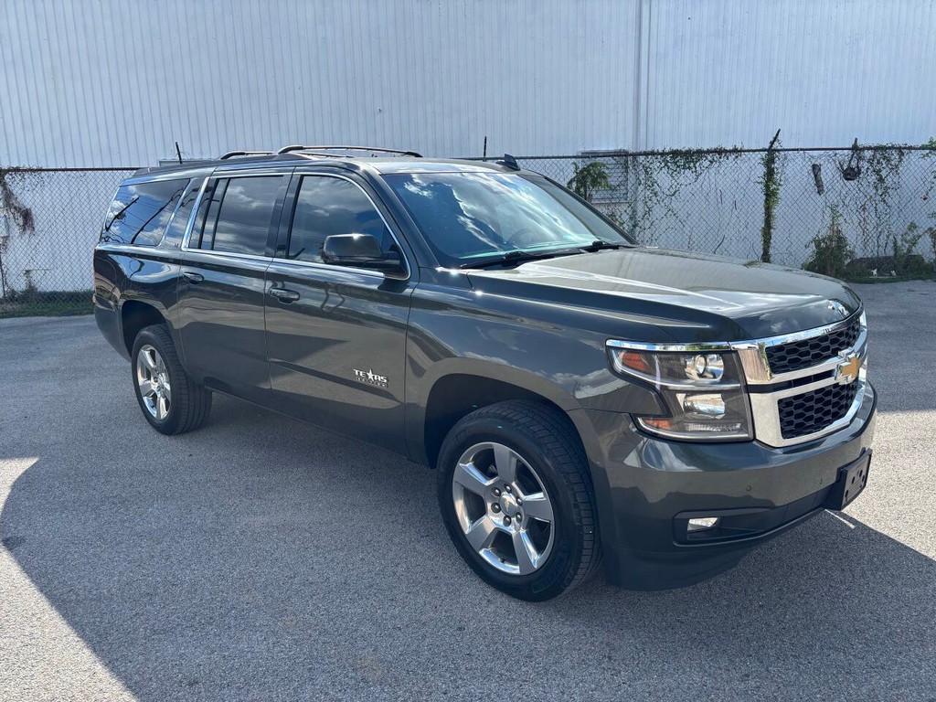 Chevrolet Suburban Vehicle Full-screen Gallery Image 02