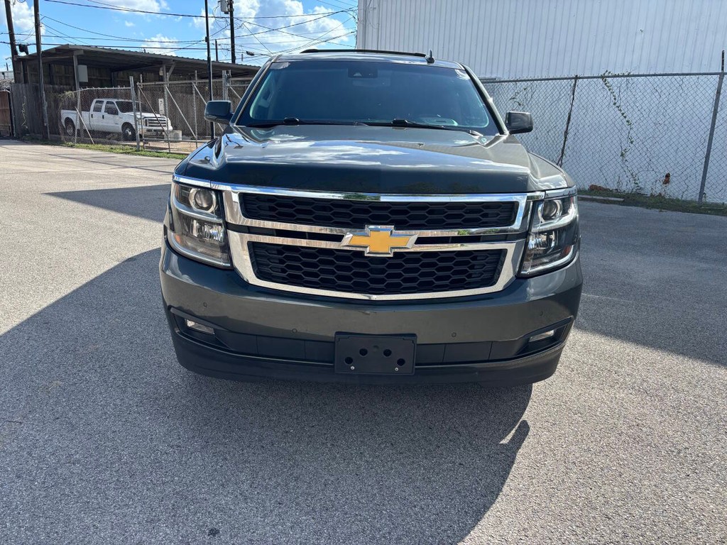 Chevrolet Suburban Vehicle Full-screen Gallery Image 03