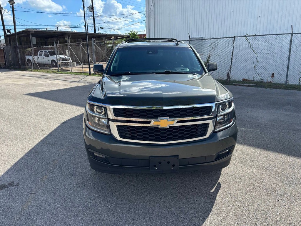 Chevrolet Suburban Vehicle Full-screen Gallery Image 04