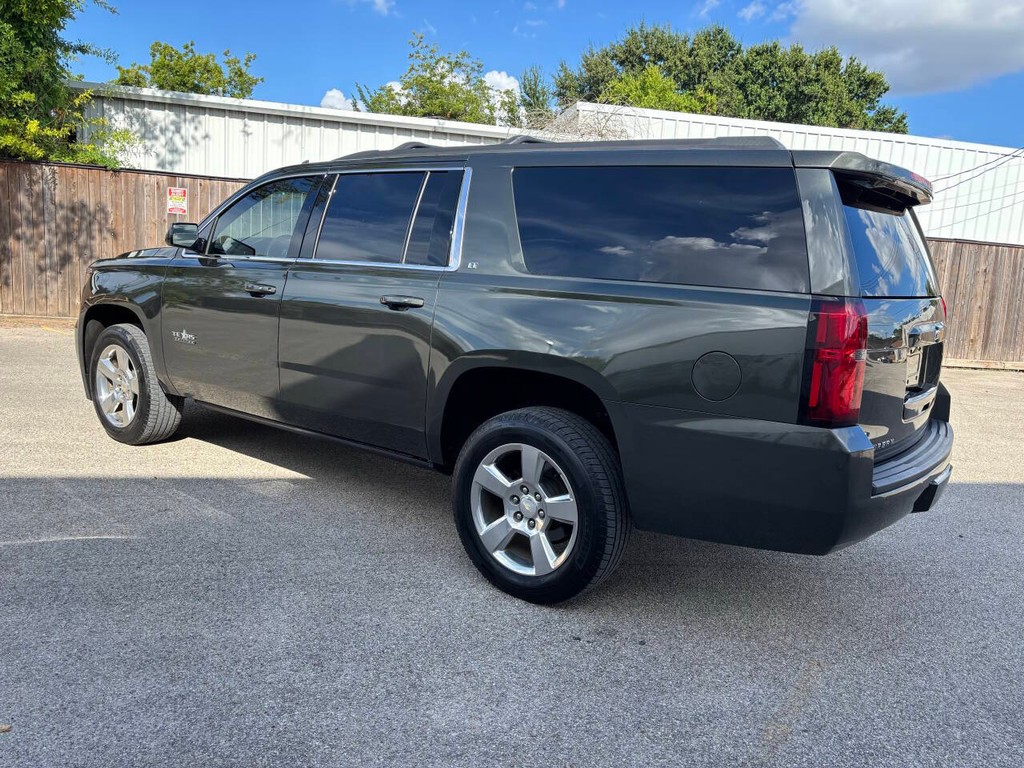 Chevrolet Suburban Vehicle Full-screen Gallery Image 06