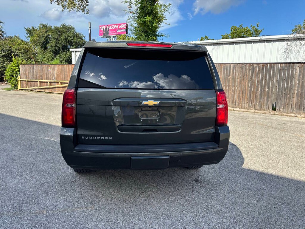Chevrolet Suburban Vehicle Full-screen Gallery Image 07