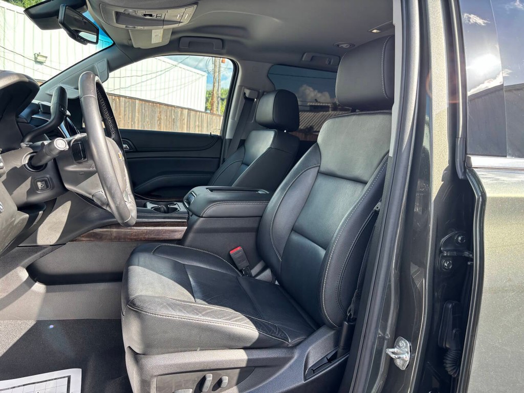 Chevrolet Suburban Vehicle Full-screen Gallery Image 11