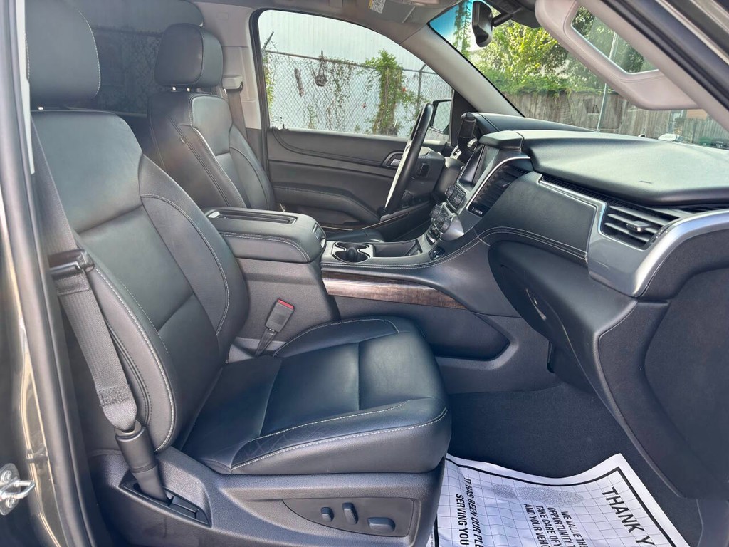 Chevrolet Suburban Vehicle Full-screen Gallery Image 14
