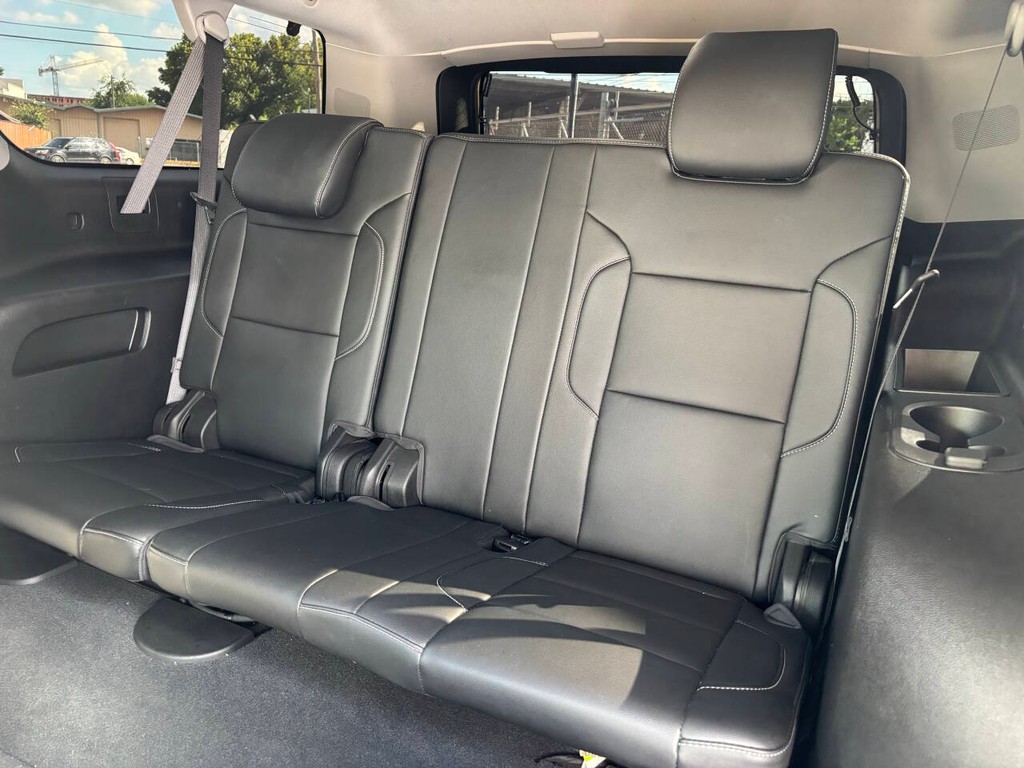 Chevrolet Suburban Vehicle Full-screen Gallery Image 20
