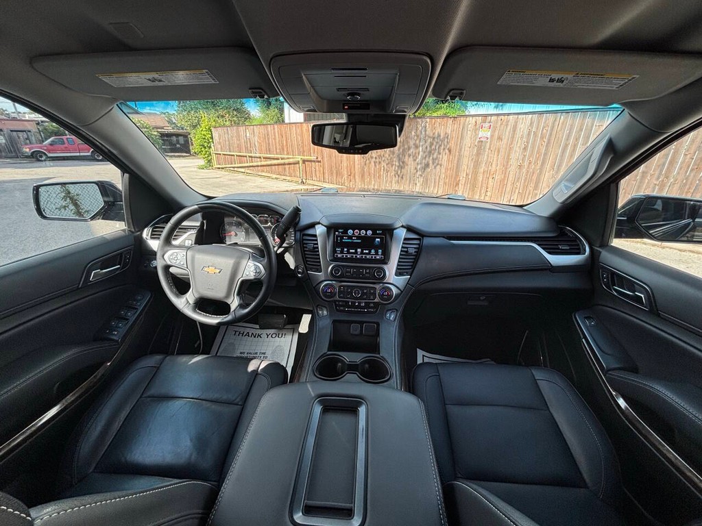 Chevrolet Suburban Vehicle Full-screen Gallery Image 23
