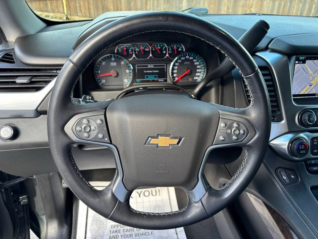Chevrolet Suburban Vehicle Full-screen Gallery Image 27