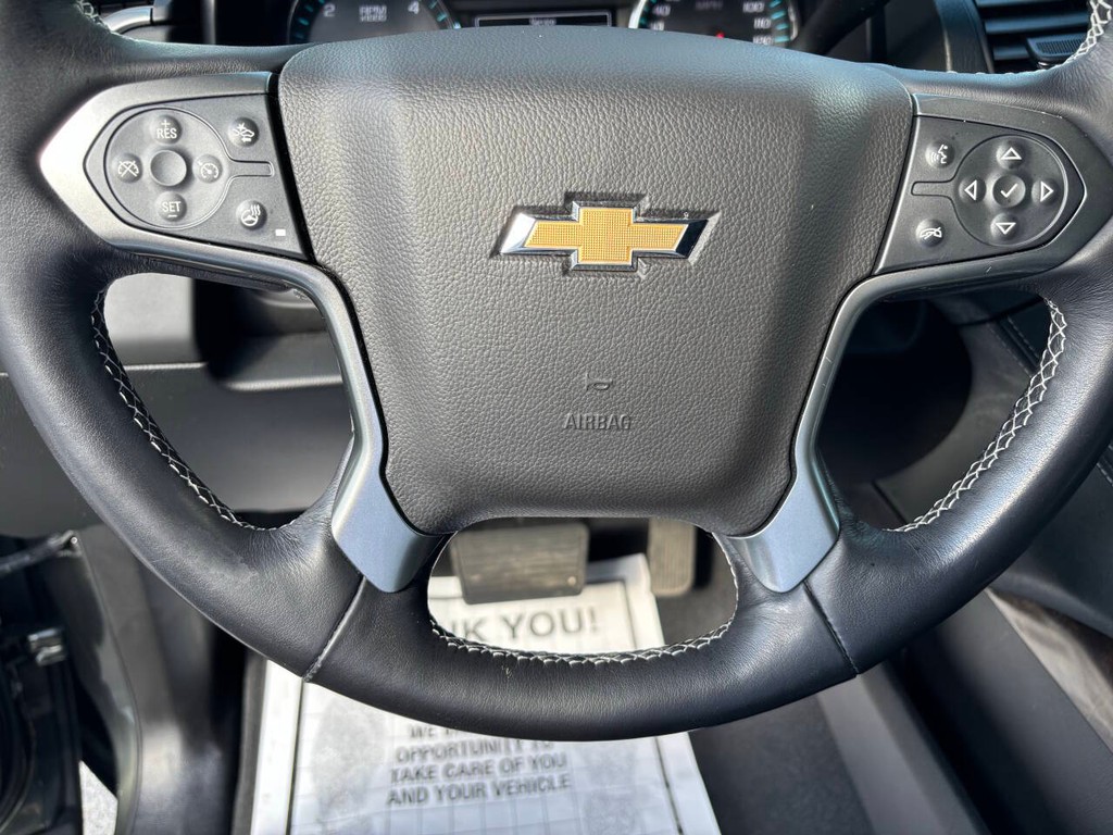 Chevrolet Suburban Vehicle Full-screen Gallery Image 28