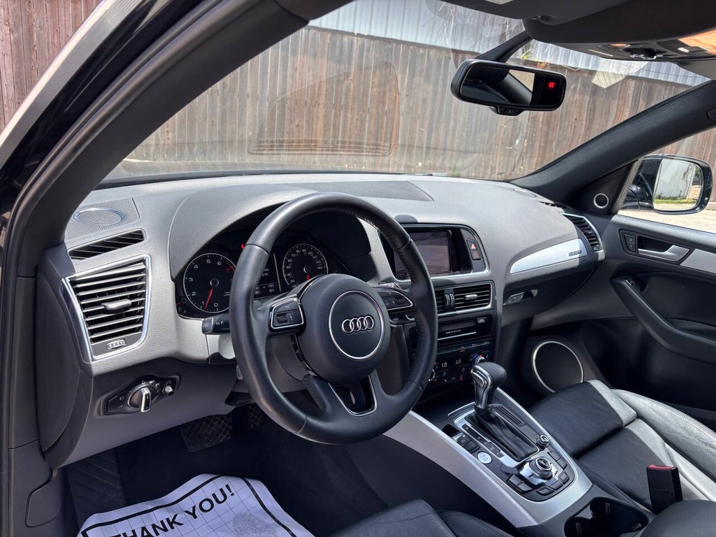 Audi Q5 Vehicle Full-screen Gallery Image 08