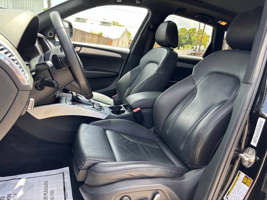 Audi Q5 Vehicle Full-screen Gallery Image 09