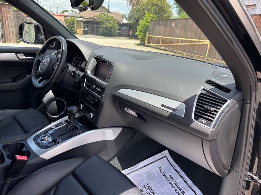 Audi Q5 Vehicle Full-screen Gallery Image 10