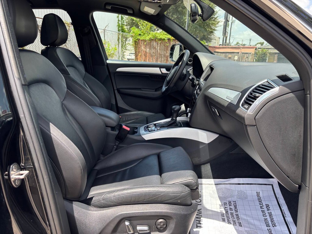 Audi Q5 Vehicle Full-screen Gallery Image 12