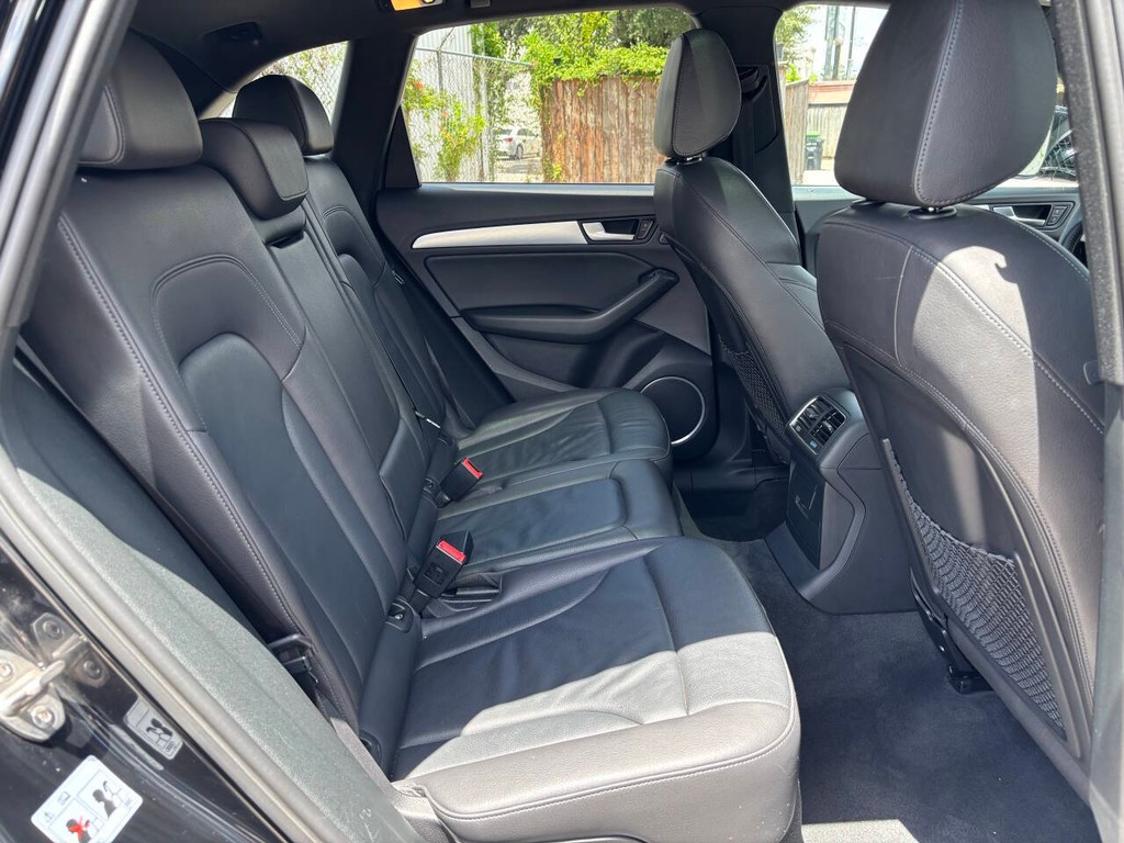 Audi Q5 Vehicle Full-screen Gallery Image 16