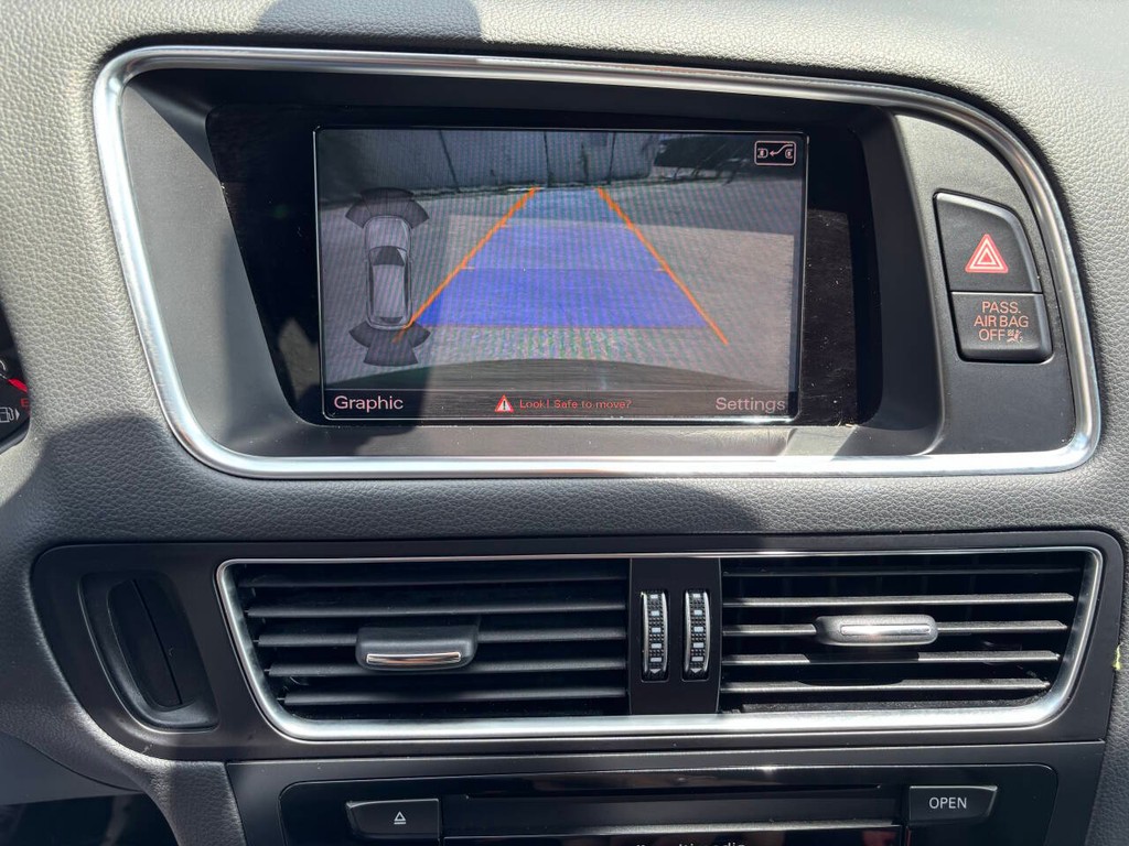 Audi Q5 Vehicle Full-screen Gallery Image 20