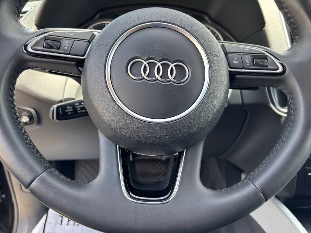 Audi Q5 Vehicle Full-screen Gallery Image 22