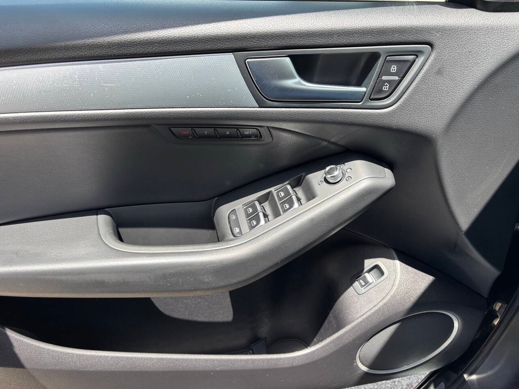 Audi Q5 Vehicle Full-screen Gallery Image 24