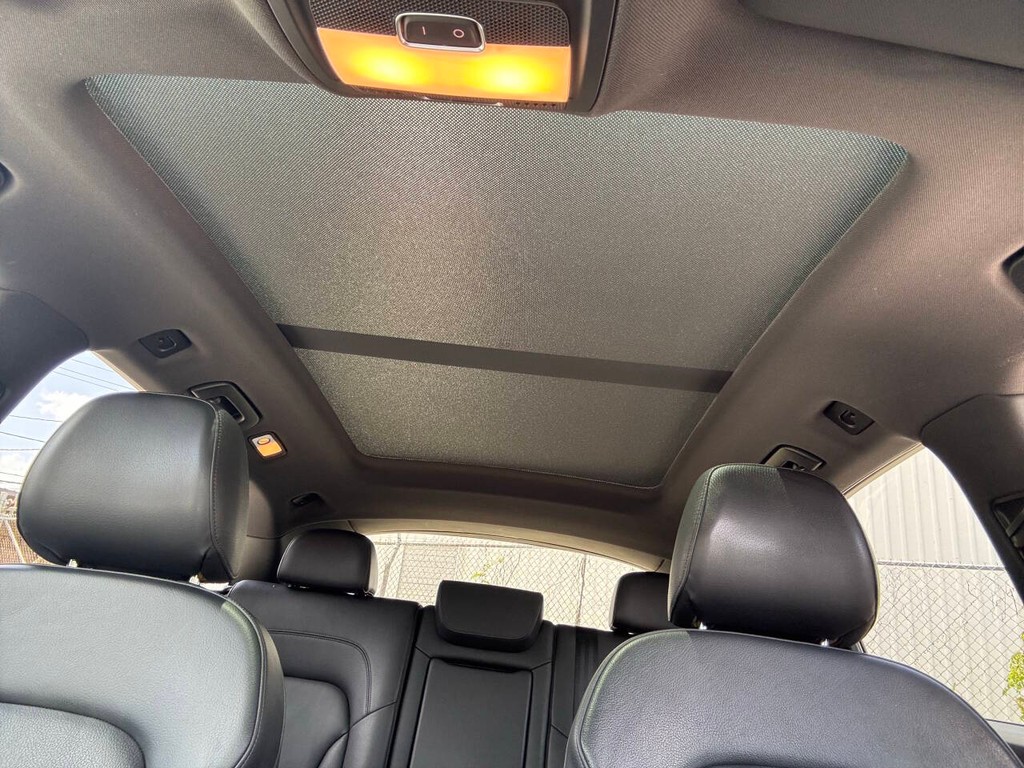 Audi Q5 Vehicle Full-screen Gallery Image 26