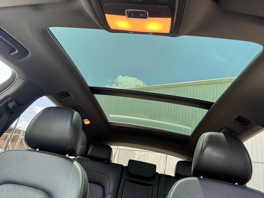 Audi Q5 Vehicle Full-screen Gallery Image 27
