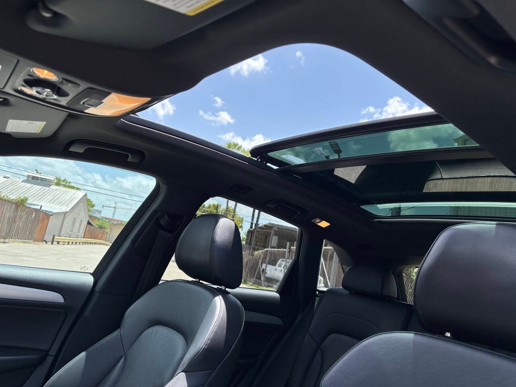 Audi Q5 Vehicle Full-screen Gallery Image 28