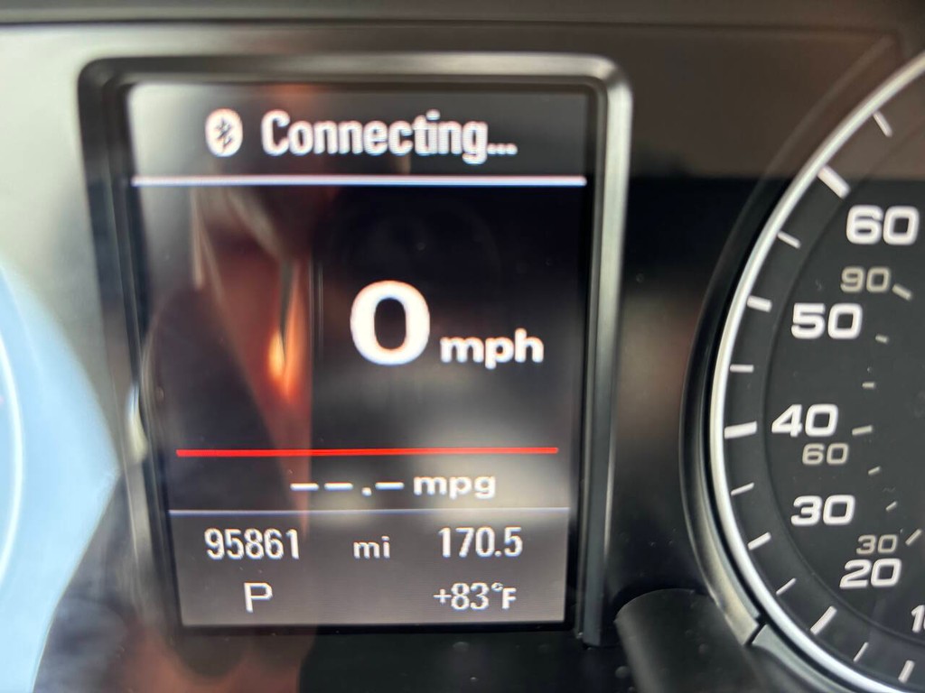 Audi Q5 Vehicle Full-screen Gallery Image 30