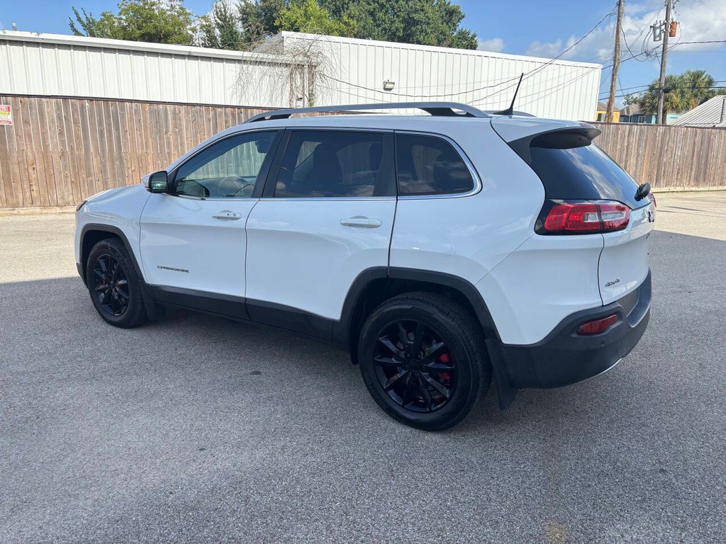 Jeep Cherokee Vehicle Full-screen Gallery Image 04