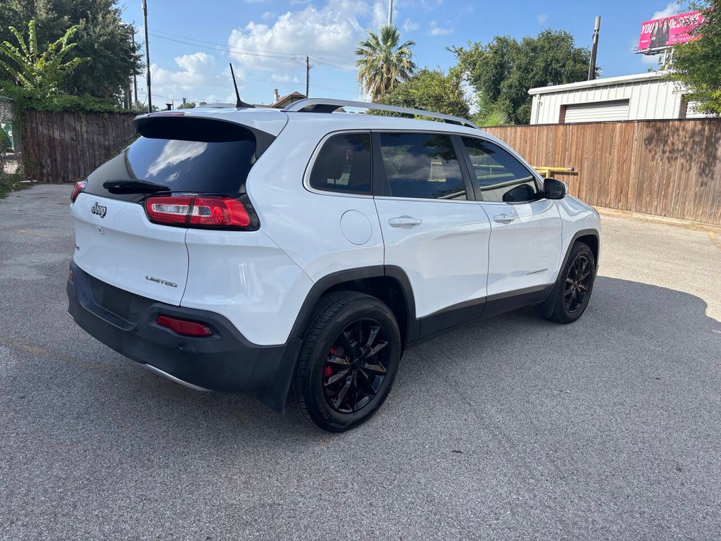 Jeep Cherokee Vehicle Full-screen Gallery Image 06