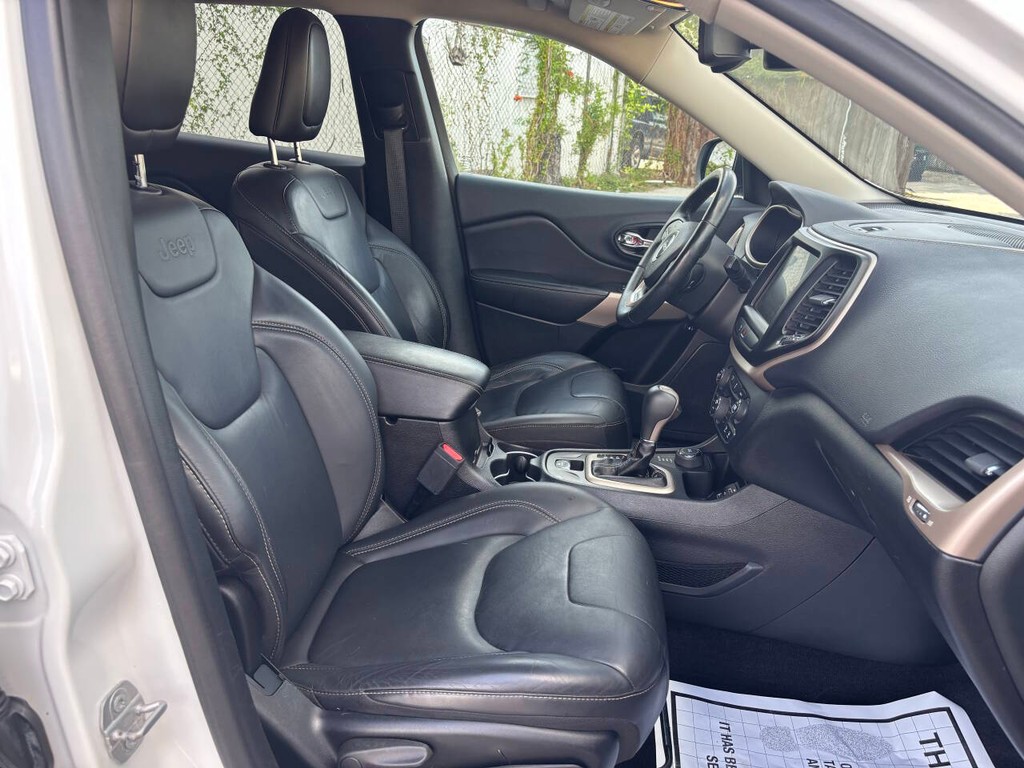 Jeep Cherokee Vehicle Full-screen Gallery Image 11