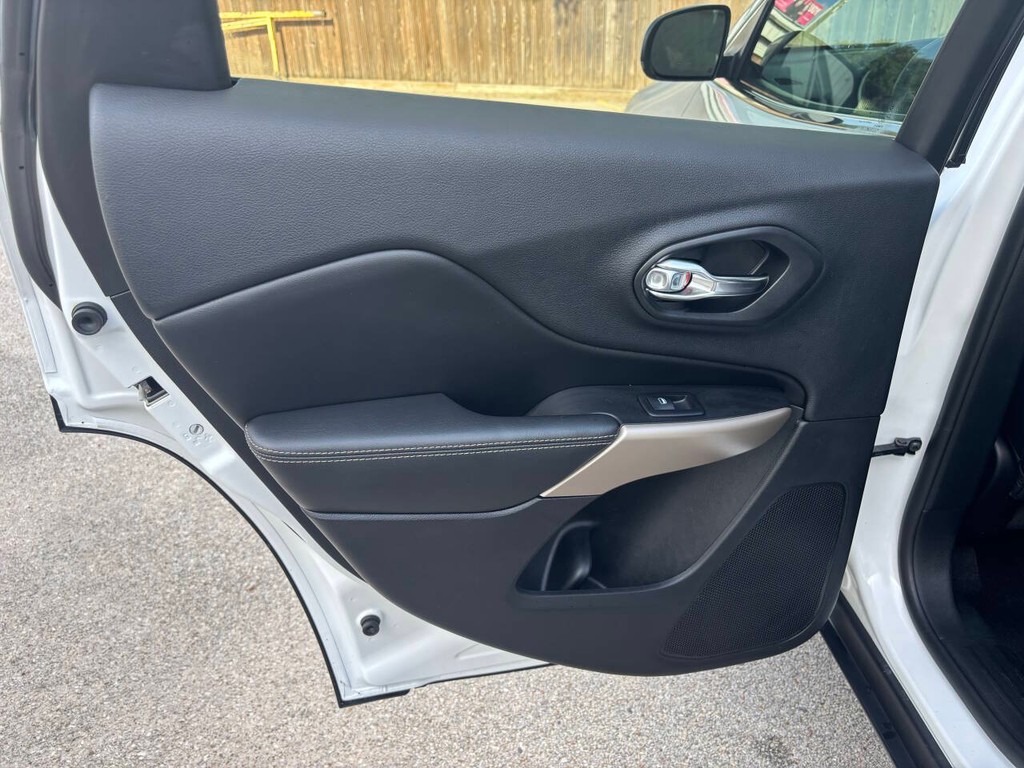 Jeep Cherokee Vehicle Full-screen Gallery Image 14