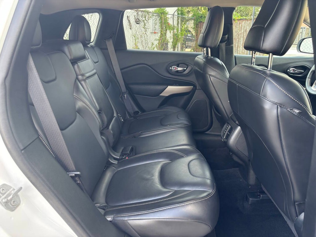 Jeep Cherokee Vehicle Full-screen Gallery Image 15